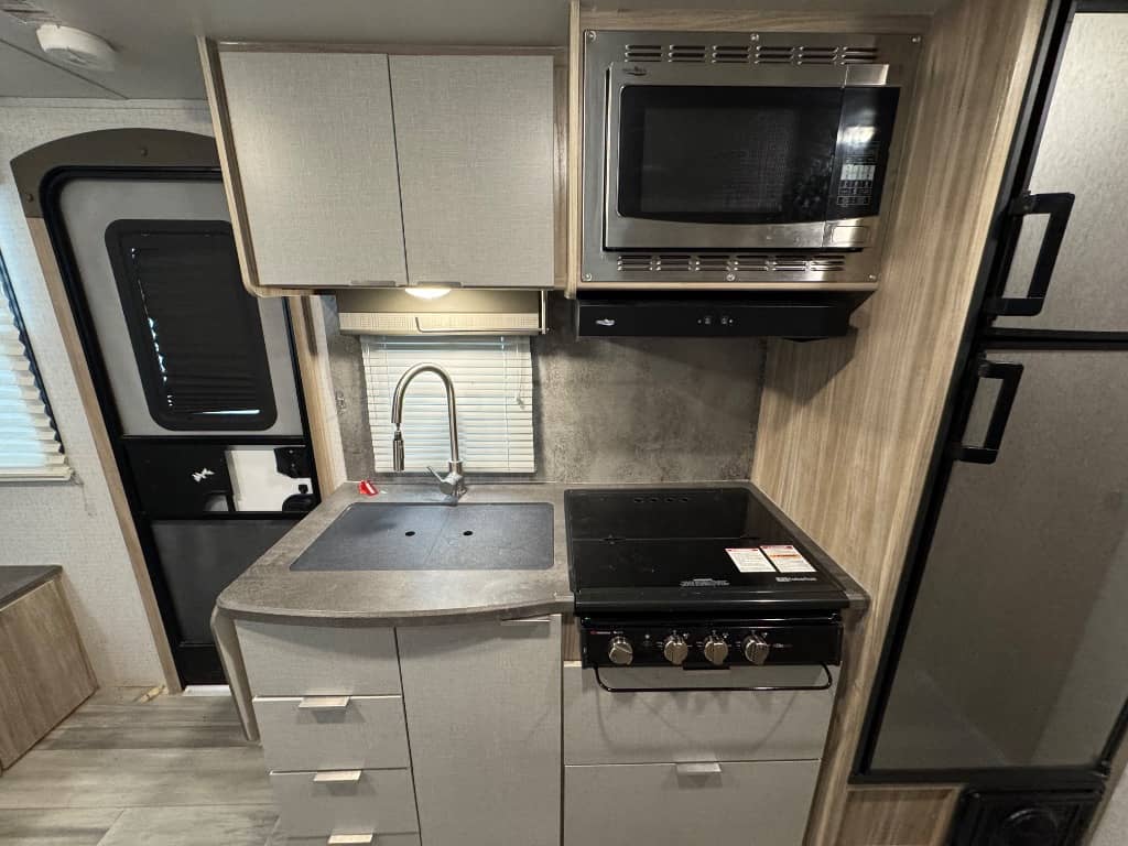 2021 Winnebago 2021 Winnebago Micro Minnie - thumbnail 10