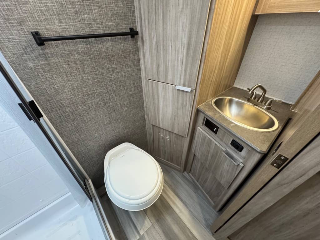 2021 Winnebago 2021 Winnebago Micro Minnie - thumbnail 13