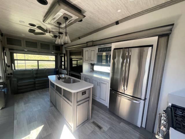 2021 Keystone RV 2021 Keystone RV Montana - thumbnail 3