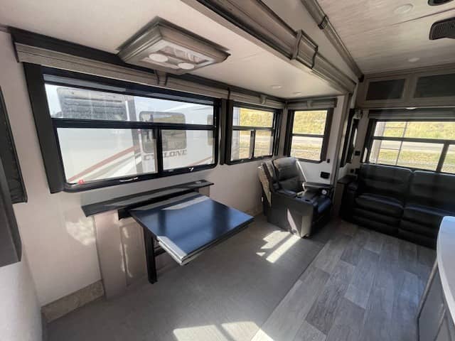 2021 Keystone RV 2021 Keystone RV Montana - thumbnail 4