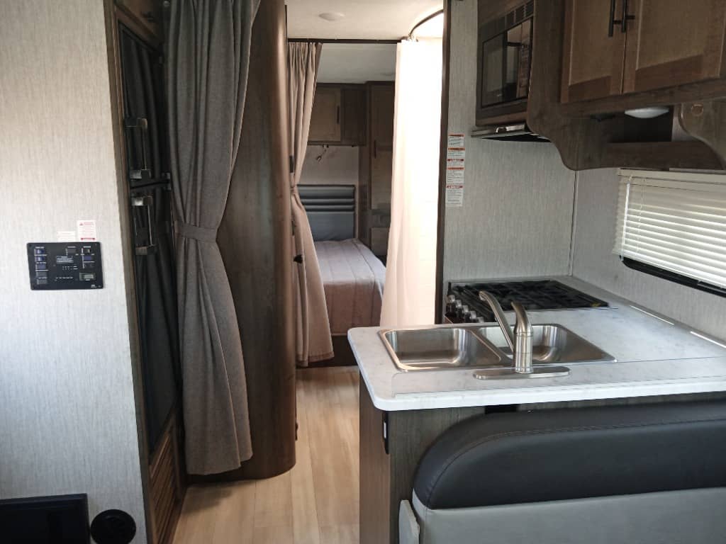 2022 Coachmen 2022 Coachmen Leprechaun - thumbnail 7