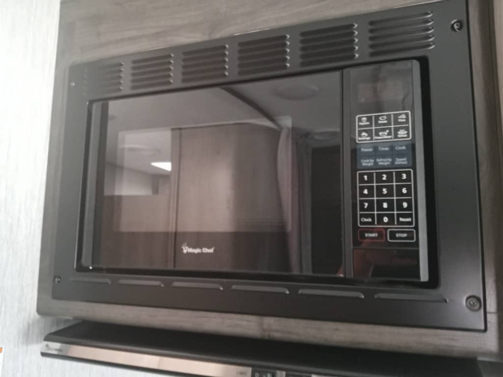 2022 Coachmen 2022 Coachmen Leprechaun - thumbnail 16