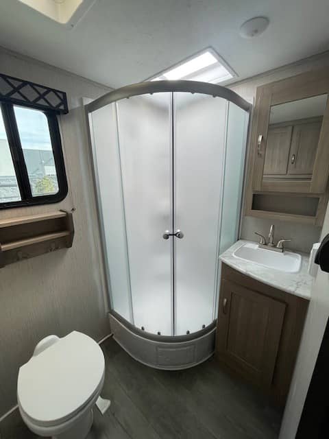 2021 Coachmen 2021 Coachmen Freedom Express Ultra Lite - thumbnail 9