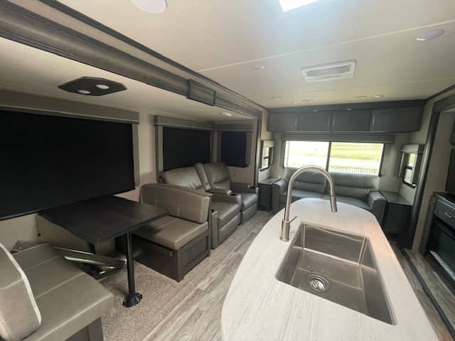 2022 Grand Design 2022 Grand Design Reflection - thumbnail 4