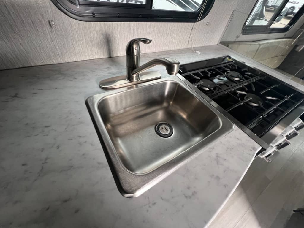 2023 Coachmen 2023 Coachmen Leprechaun - thumbnail 12