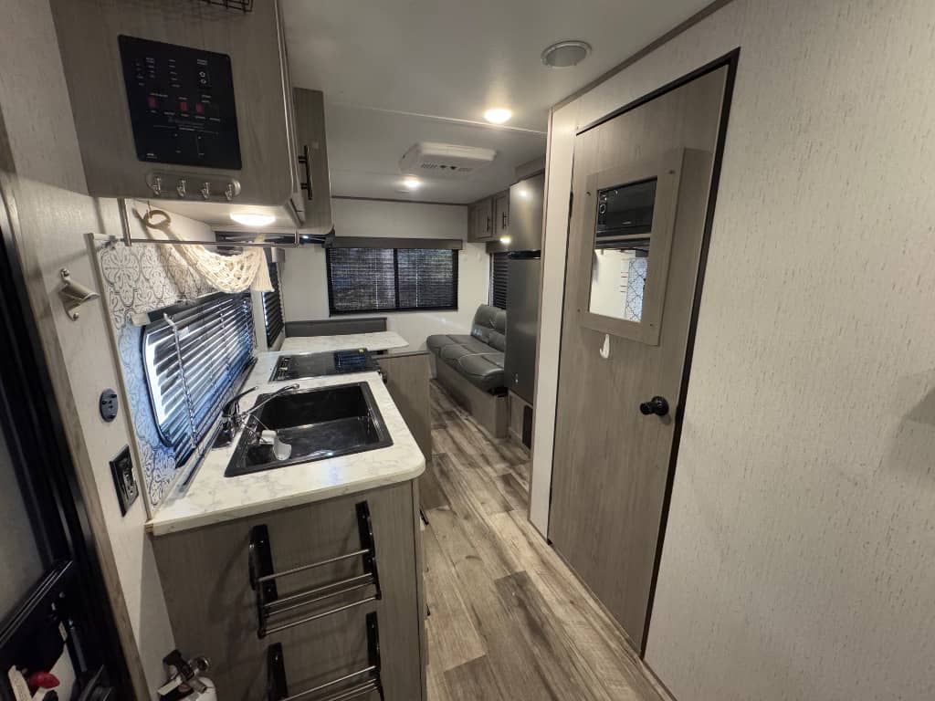 2022 Dutchmen 2022 Dutchmen Coleman Lantern LT Series - thumbnail 6