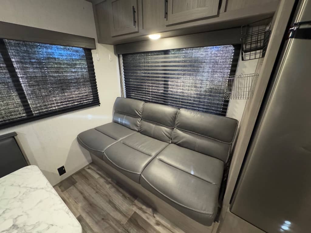 2022 Dutchmen 2022 Dutchmen Coleman Lantern LT Series - thumbnail 8