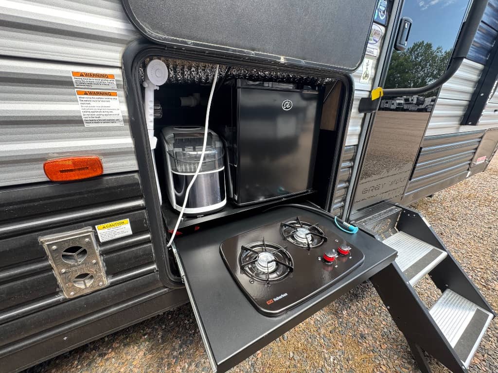 2022 Forest River 2022 Forest River Cherokee Grey Wolf Patriot Edition - thumbnail 6