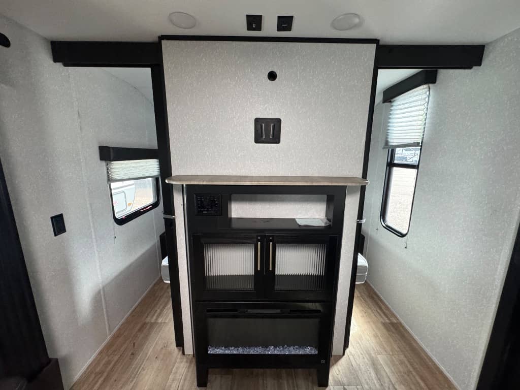 2022 Forest River 2022 Forest River Cherokee Grey Wolf Patriot Edition - thumbnail 8