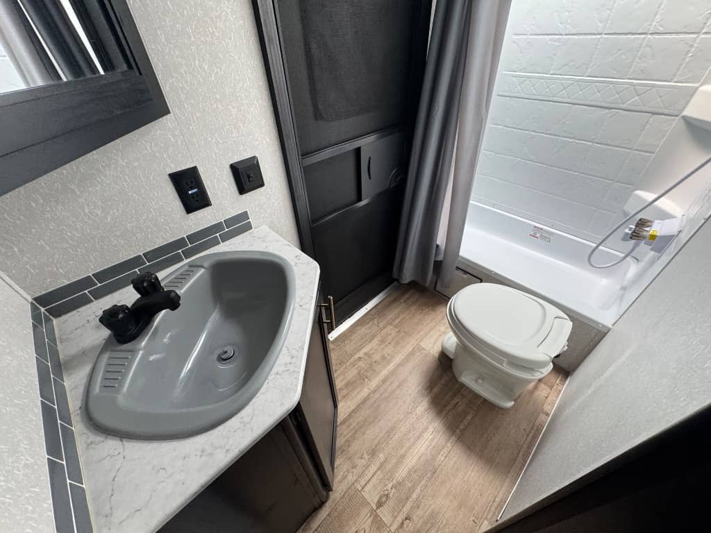 2022 Forest River 2022 Forest River Cherokee Grey Wolf Patriot Edition - thumbnail 13