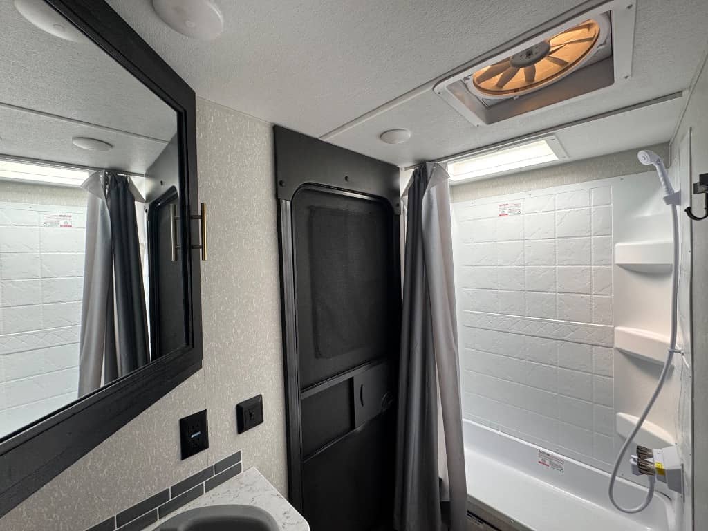 2022 Forest River 2022 Forest River Cherokee Grey Wolf Patriot Edition - thumbnail 14