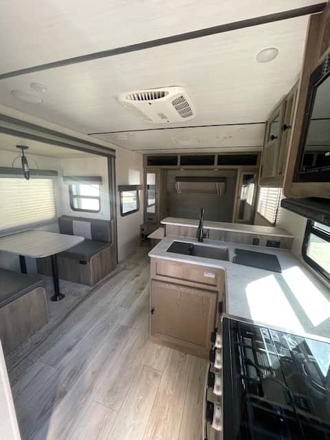 2022 Forest River 2022 Forest River Surveyor Legend - thumbnail 4