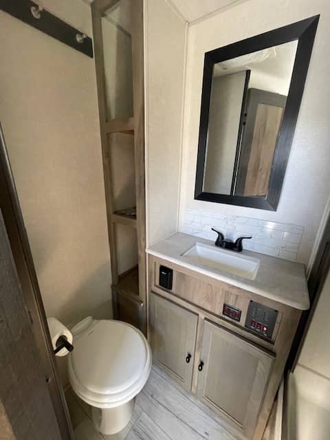 2022 Forest River 2022 Forest River Surveyor Legend - thumbnail 9