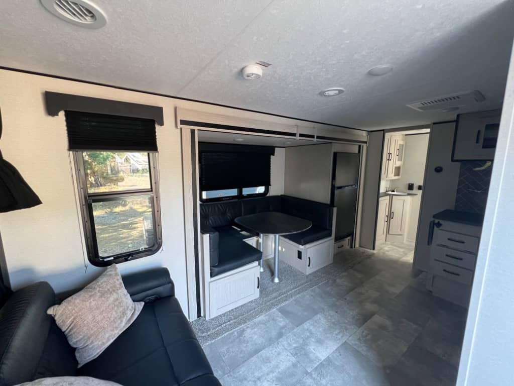 2022 Coachmen 2022 Coachmen Apex Ultra-Lite - thumbnail 6