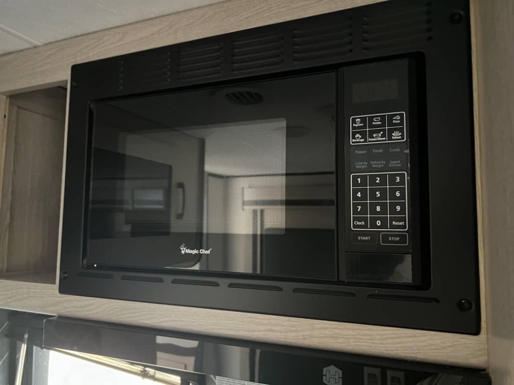 2022 Coachmen 2022 Coachmen Apex Ultra-Lite - thumbnail 15