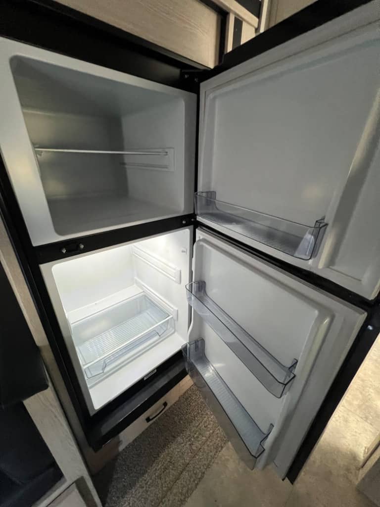 2022 Coachmen 2022 Coachmen Apex Ultra-Lite - thumbnail 17