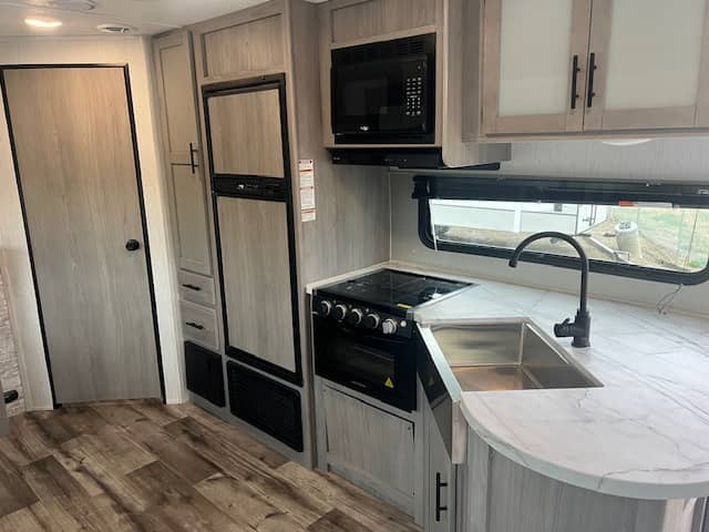 2022 Dutchmen 2022 Dutchmen Coleman - thumbnail 8