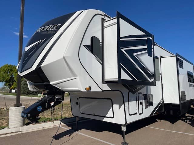 2023 Grand Design 2023 Grand Design Momentum M-Class - thumbnail 3