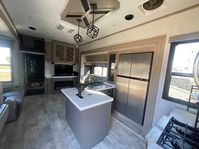 2023 Grand Design 2023 Grand Design Momentum M-Class - thumbnail 4