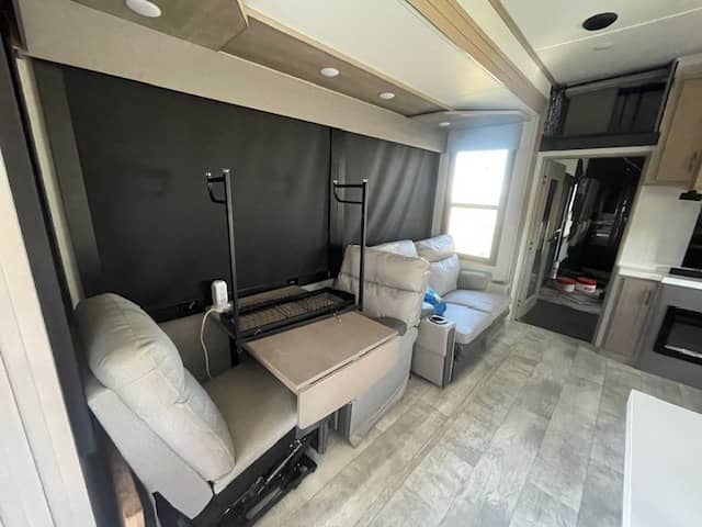 2023 Grand Design 2023 Grand Design Momentum M-Class - thumbnail 5