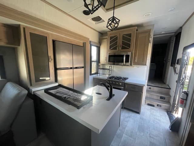 2023 Grand Design 2023 Grand Design Momentum M-Class - thumbnail 7