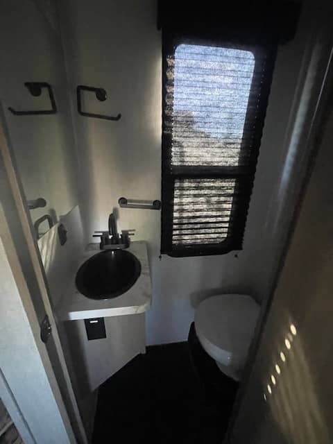 2023 Grand Design 2023 Grand Design Momentum M-Class - thumbnail 9