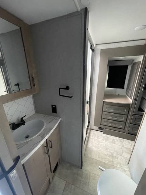 2023 Grand Design 2023 Grand Design Momentum M-Class - thumbnail 10