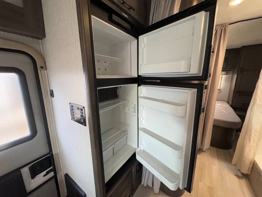 2023 Coachmen 2023 Coachmen Leprechaun - thumbnail 15