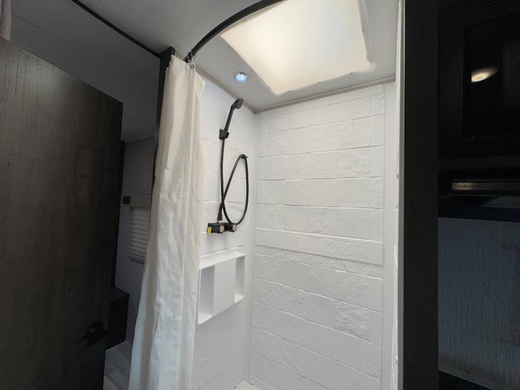 2023 Coachmen 2023 Coachmen Leprechaun - thumbnail 16