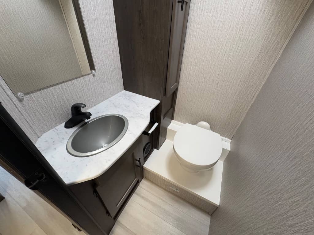 2023 Coachmen 2023 Coachmen Leprechaun - thumbnail 17