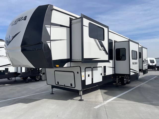 2023 Forest River 2023 Forest River Sierra - thumbnail 3