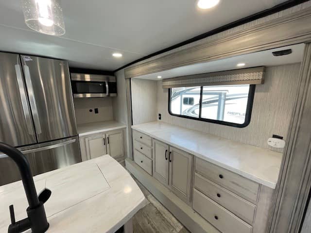 2023 Forest River 2023 Forest River Sierra - thumbnail 17