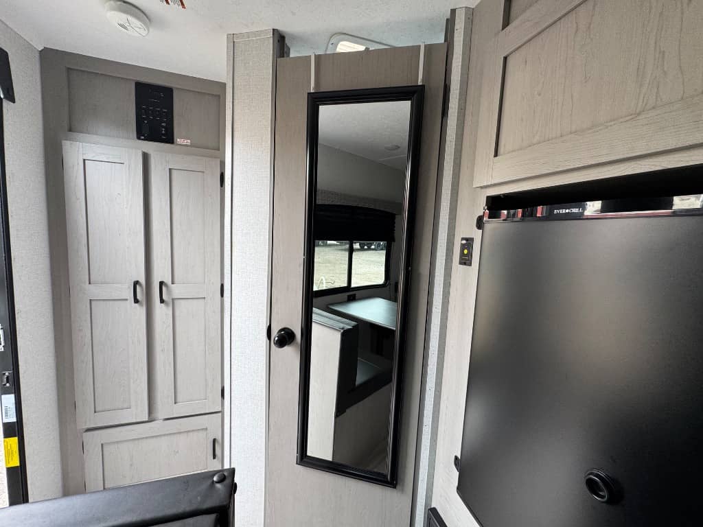 2023 Coachmen 2023 Coachmen Clipper - thumbnail 10