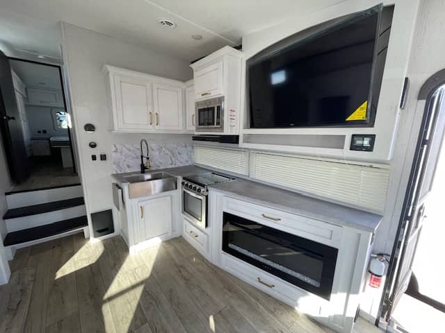 2023 Dutchmen 2023 Dutchmen Astoria - thumbnail 6