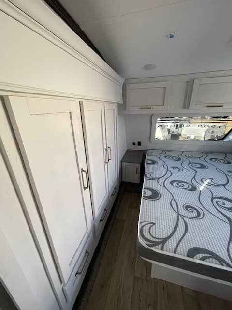 2023 Dutchmen 2023 Dutchmen Astoria - thumbnail 12