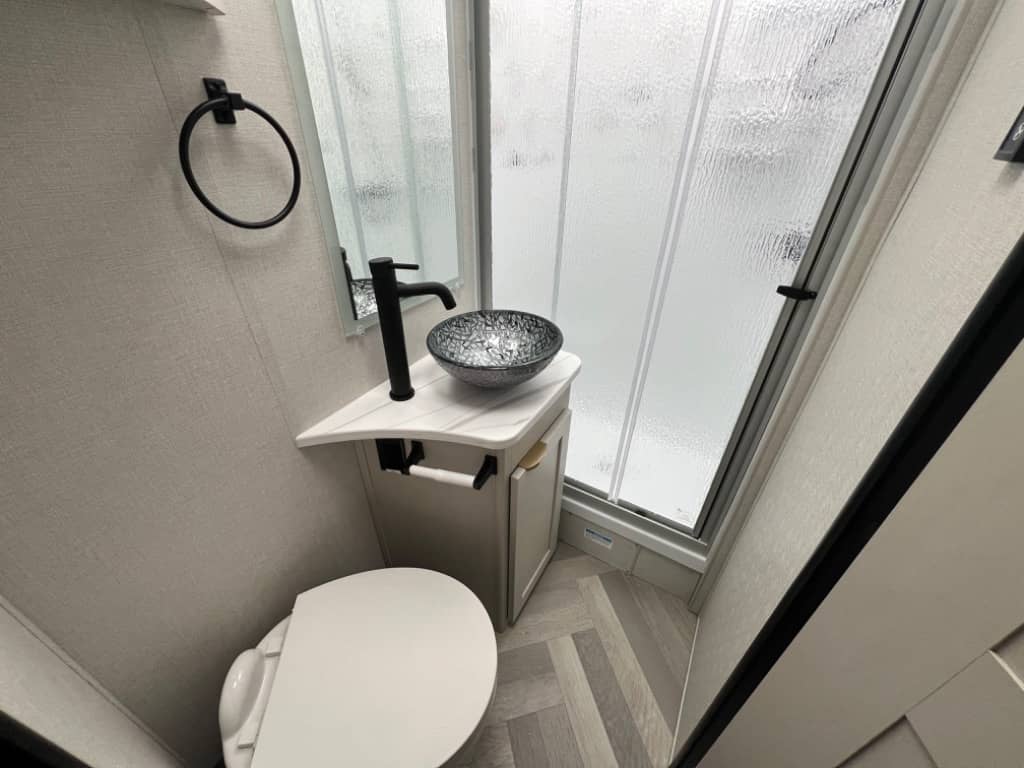 2025 Coachmen 2025 Coachmen Prism Select - thumbnail 9