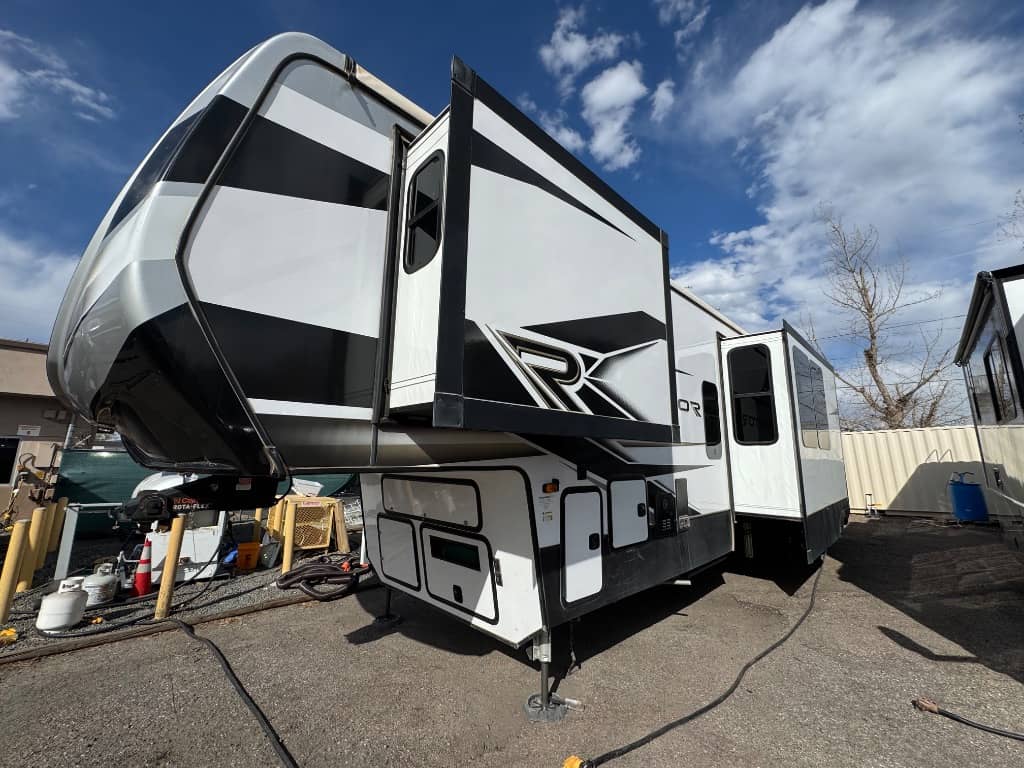 2023 Keystone RV 2023 Keystone RV Raptor - thumbnail 3