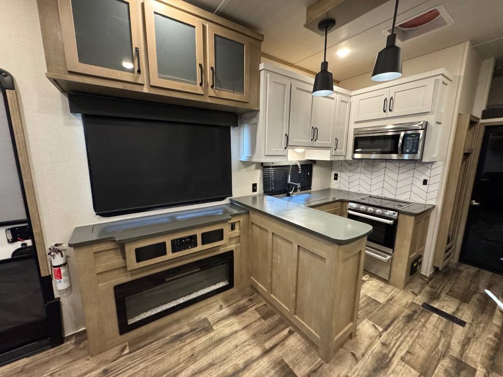 2023 Keystone RV 2023 Keystone RV Raptor - thumbnail 11