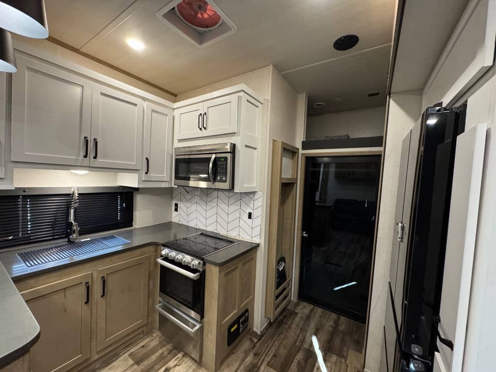 2023 Keystone RV 2023 Keystone RV Raptor - thumbnail 19