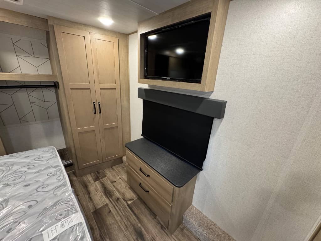 2023 Keystone RV 2023 Keystone RV Raptor - thumbnail 23