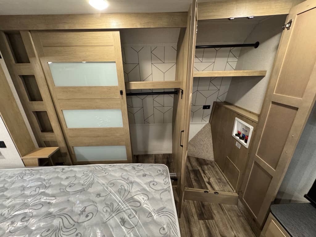 2023 Keystone RV 2023 Keystone RV Raptor - thumbnail 24