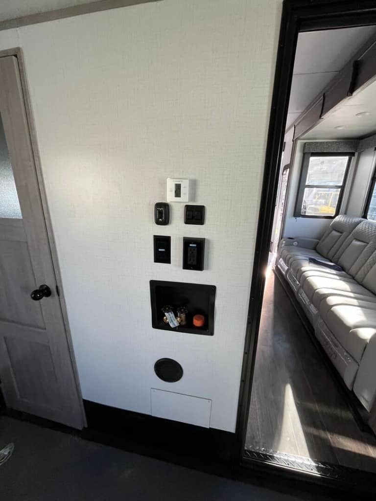 2023 Dutchmen 2023 Dutchmen Triton - thumbnail 31