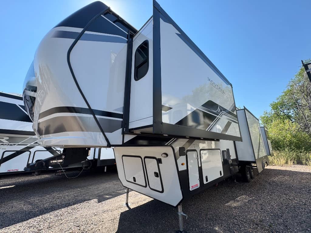 2024 Keystone RV 2024 Keystone RV Montana High Country - thumbnail 2
