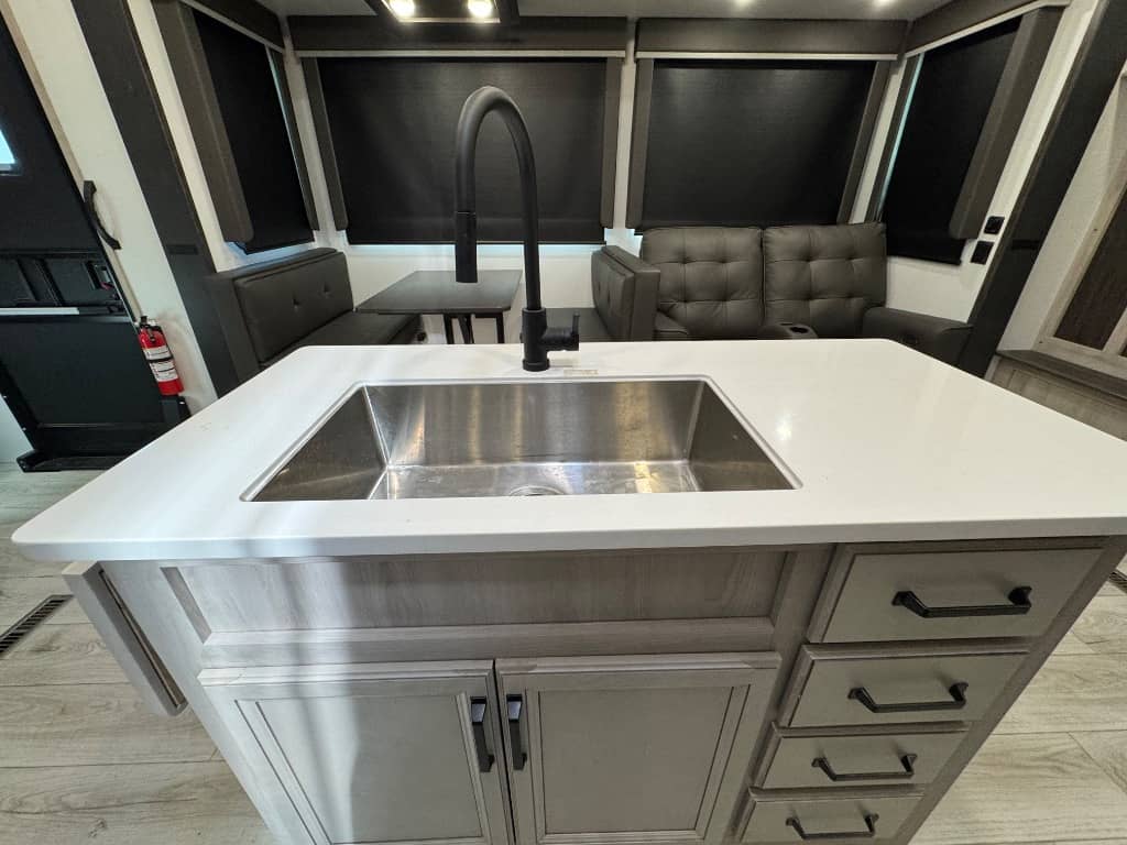 2024 Keystone RV 2024 Keystone RV Montana High Country - thumbnail 11