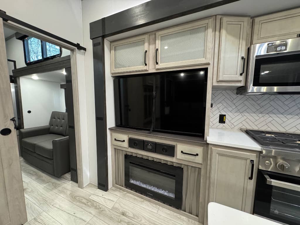 2024 Keystone RV 2024 Keystone RV Montana High Country - thumbnail 12