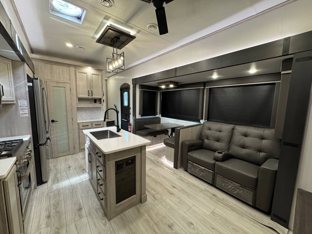 2024 Keystone RV 2024 Keystone RV Montana High Country - thumbnail 13