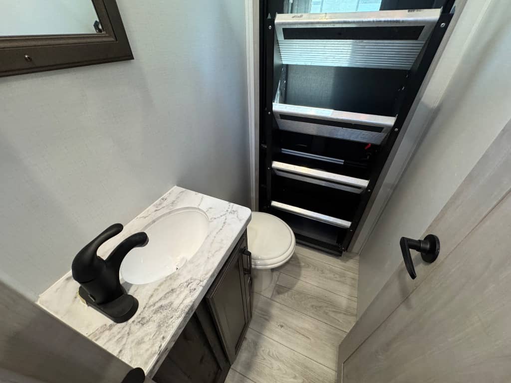 2024 Keystone RV 2024 Keystone RV Montana High Country - thumbnail 21