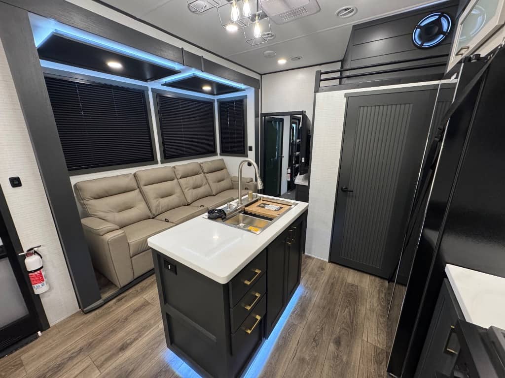 2024 Forest River 2024 Forest River XLR Nitro - thumbnail 12