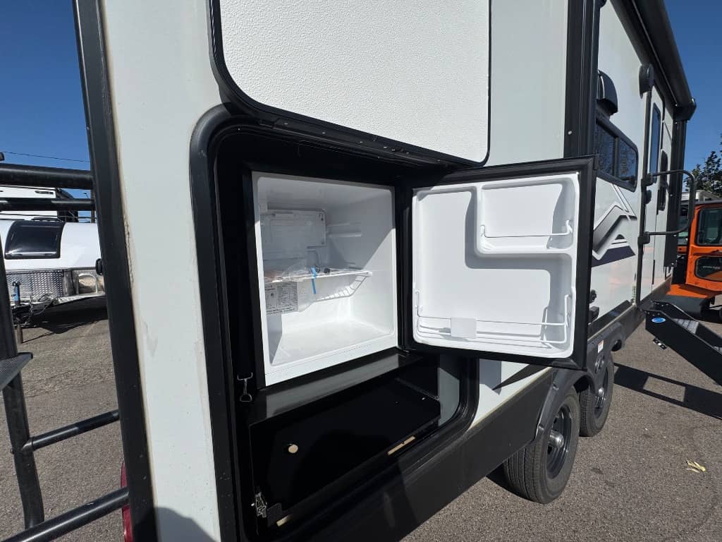 2024 Keystone RV 2024 Keystone RV Bullet Crossfire - thumbnail 5