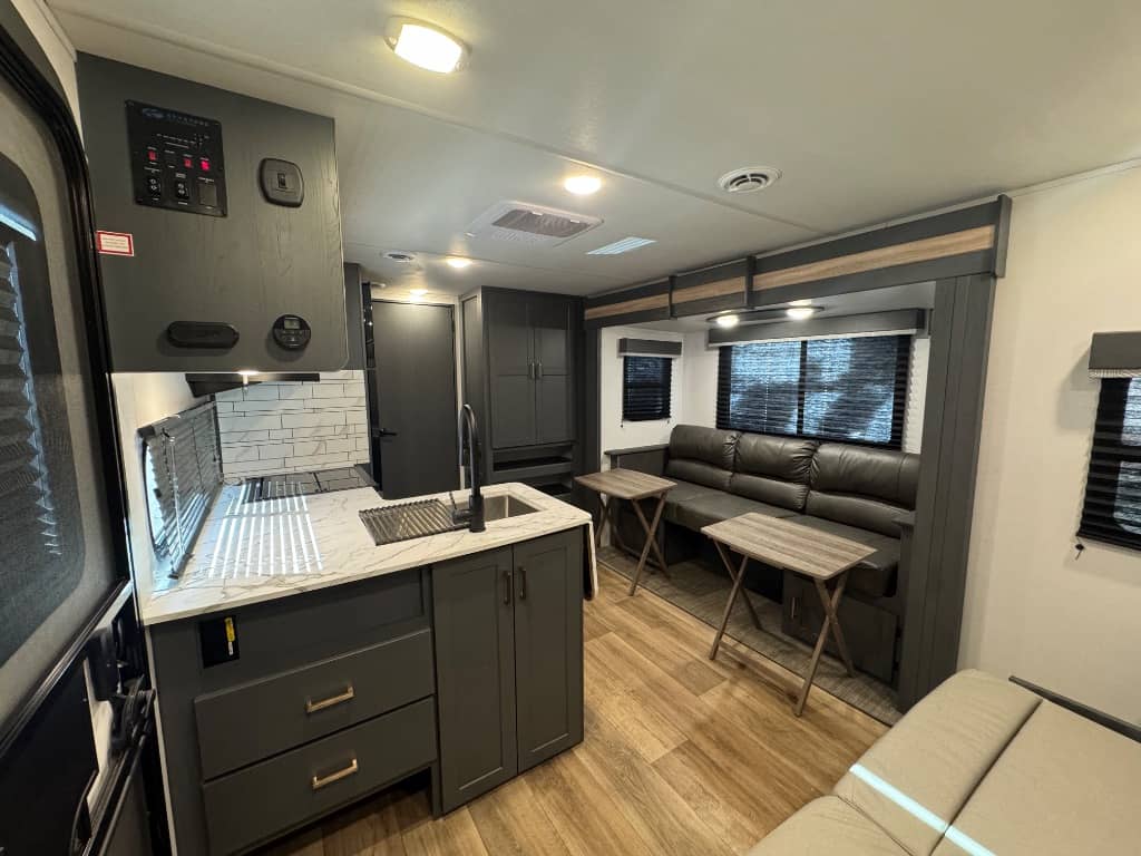 2024 Keystone RV 2024 Keystone RV Bullet Crossfire - thumbnail 6